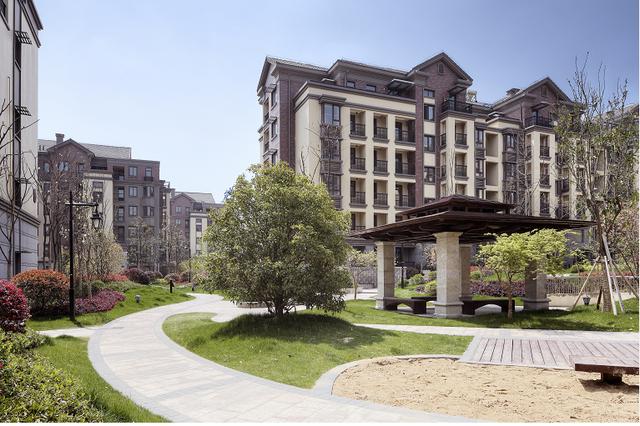 楼盘排队上市 银行下调利率能否让南京楼市开门红？